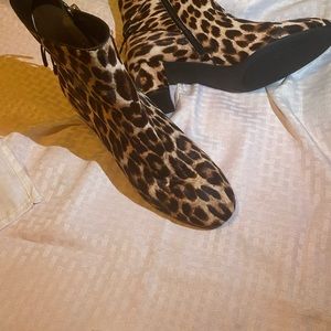 Cute Tory Burch booties! Almost new